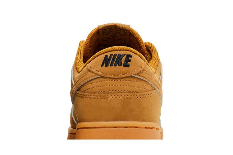 Nike Dunk Low Retro SE Wheat Gum