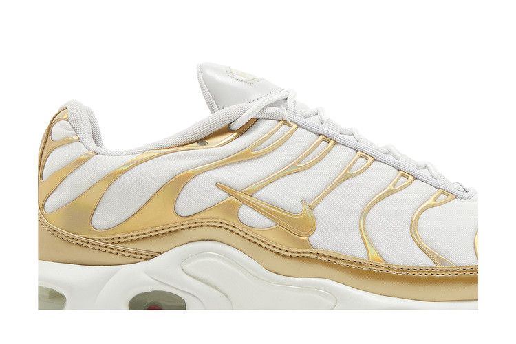 Nike Air Max Plus Vast Grey Metallic Gold (Women's)