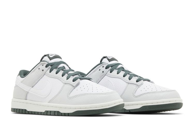 Nike Dunk Low Retro SE Photon Dust Vintage Green